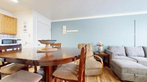 Krystal Villas East #312 condo