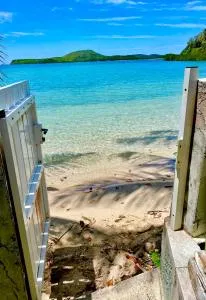 Michelle’s flat by the Sea - Plum