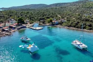 Beach house Lady - resort & tavern BAIN, free transport, pool, Island of Žut - Kornati - Pinizelić