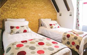 Maisons de vacances Beautiful Home In St Amand De Coly : photos des chambres