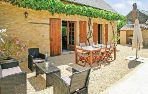 Maisons de vacances Beautiful Home In St Amand De Coly : photos des chambres