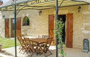 Maisons de vacances Beautiful Home In St Amand De Coly : photos des chambres