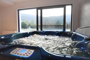 VIlla Luka - new isolated villa with heated pool, jacuzi and sauna