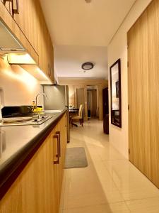 Luxury Seaside Sunset View at SM Mall of Asia with free parking