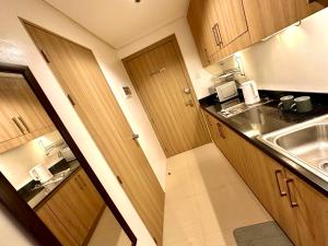 Luxury Seaside Sunset View at SM Mall of Asia with free parking