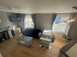 Brady’s Glastonbury beautiful pad great location! - Street