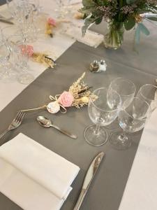 Hotels LOGIS - Hotel & Restaurant le Grand Terre : photos des chambres