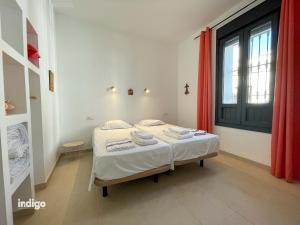 DEK001 Riverview Modern Townhouse in Centre of Ay