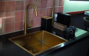 Houseboat Boat Boutique