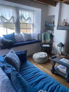 Shrimp Cottage - 3 bed renovated cottage with stunning sea views
