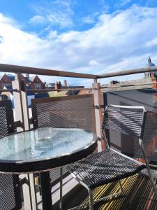 City Centre 2 bedrooms 2 Ensuite Flat free parking