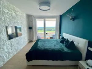 ALPEN-PANORAMA SUITE - Einzigartige Privatsuite hoch über München, 12tes OG, Alpenblick, Loggia, Whirlpool, 15 Minuten zum Zentrum, Ruhe und Erholung in der Stadt München für privat und geschäftlich Reisende - 格林瓦尔德