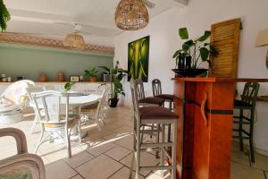 Villas La Dolce Villa 11 persones Private Pool beautiful Landscaped Garden : photos des chambres