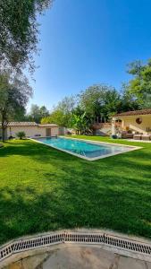 Villas La Dolce Villa 11 persones Private Pool beautiful Landscaped Garden : photos des chambres