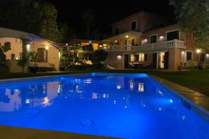 Villas La Dolce Villa 11 persones Private Pool beautiful Landscaped Garden : photos des chambres