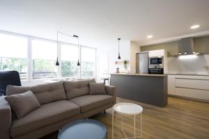 OLABIDE 2 by Smiling Rentals