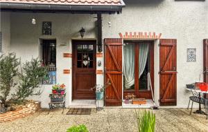 Nice home in VINEUIL with WiFi and 4 Bedrooms