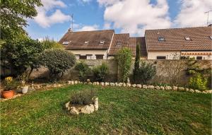 Maisons de vacances Nice home in VINEUIL with WiFi and 4 Bedrooms : photos des chambres