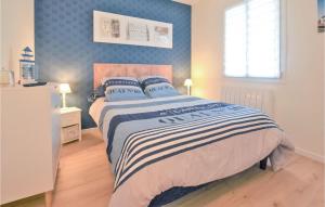 Appartements Amazing apartment in Cabourg with 1 Bedrooms and WiFi : photos des chambres