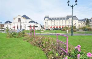 Appartements Amazing apartment in Cabourg with 1 Bedrooms and WiFi : photos des chambres