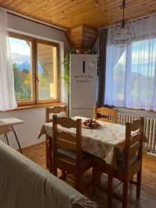 Cosy mountain home by the pond