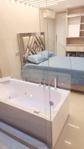 Cerca al barrio Laureles con jacuzzi privado