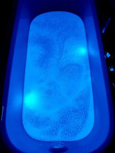 Cerca al barrio Laureles con jacuzzi privado