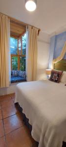 Yellow House Hostel B&B