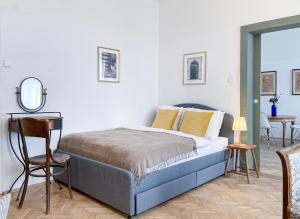 TurnKey I Vintage Terrace Apartment