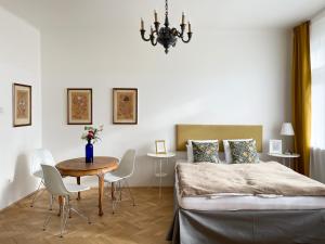 TurnKey I Vintage Terrace Apartment