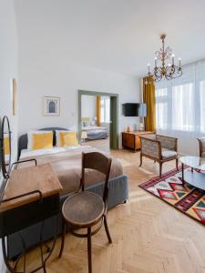 TurnKey I Vintage Terrace Apartment