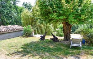 Maisons de vacances Nice home in Saint-Salvy with Outdoor swimming pool, 2 Bedrooms and WiFi : photos des chambres