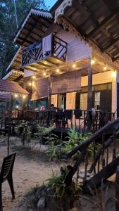 Rustic Chalet - Dahlia n Mawar at Sedim Vista