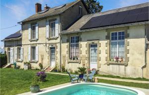 Nice Home In Loge- Fougereuse With Outdoor Swimming Pool, Wifi And Private Swimming Pool