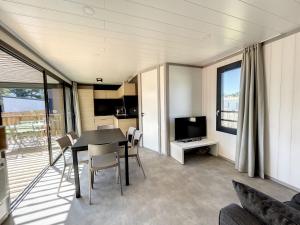 Chalets Chalet Jullouville, 4 pieces, 6 personnes - FR-1-361-453 : photos des chambres