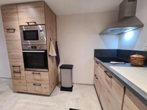 Maisons de vacances Gite spacieux pres du zoo de Beauval avec cour privative, terrasse, et equipements complets - FR-1-591-371 : photos des chambres