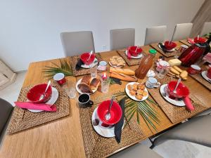 Maisons de vacances Gite spacieux pres du zoo de Beauval avec cour privative, terrasse, et equipements complets - FR-1-591-371 : photos des chambres