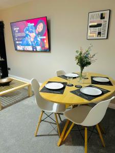 CITY CENTRE *PRIVATE PARKING*