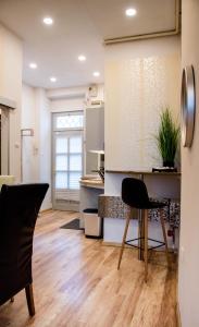 Molnar Apartment Cozy City Center Retreat for 2 AC & Perfect Location!