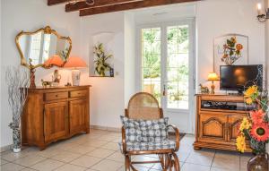 Maisons de vacances 2 Bedroom Gorgeous Home In Plouguiel : photos des chambres