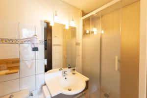 Hotels Logis Hotel Le Vert Galant : photos des chambres