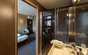 Hotels Logis Hotel Le Vert Galant : photos des chambres