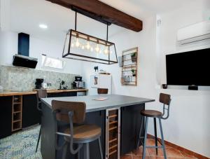 Detached villa for 6 People in Lloret de Mar with comunal Outdoor swimming pool