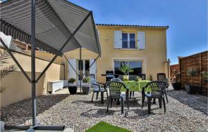 Maisons de vacances Nice home in Caromb with WiFi and 2 Bedrooms : photos des chambres