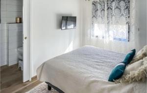 Maisons de vacances 4 Bedroom Awesome Home In Piolenc : photos des chambres