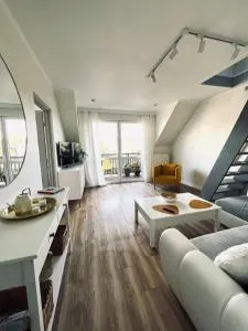 The RIGHT SIDE z parkingiem i ładowarką EV - Kurów