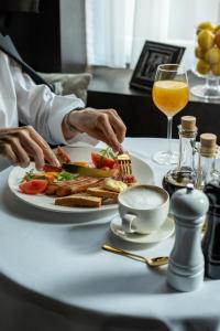 Red Baron Hotel & Restaurant