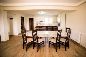 Cheerful 6-bedroom villa with indoor fireplace - price for entire property