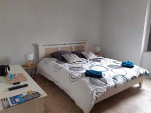 B&B / Chambres d'hotes maison a bizanet avec piscine : photos des chambres