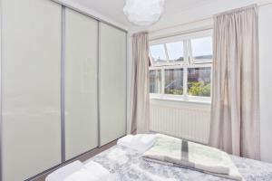 Walking distance to racecourse and city centre